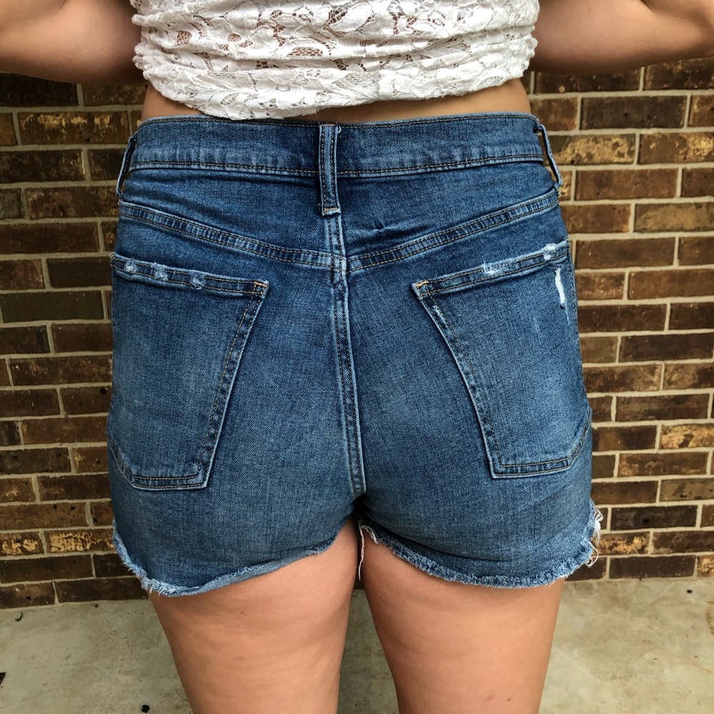 Shorts - Picture 2 of 7